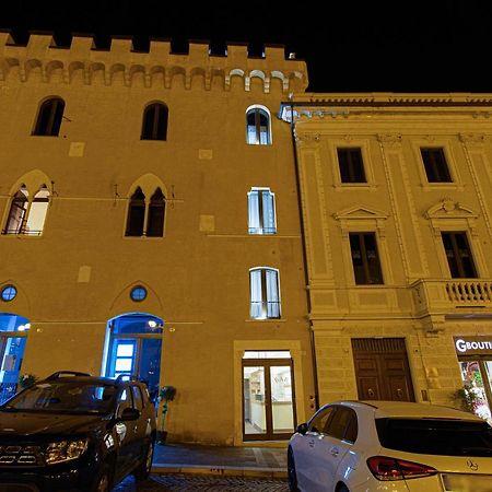 Piazza Del Mercato L'Aquila Eksteriør billede