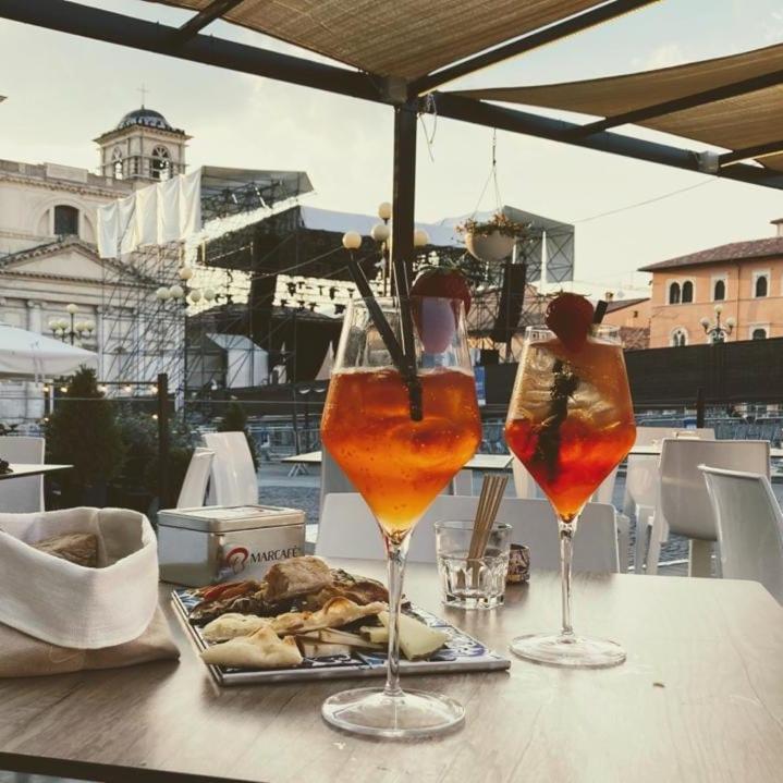 Piazza Del Mercato L'Aquila Eksteriør billede