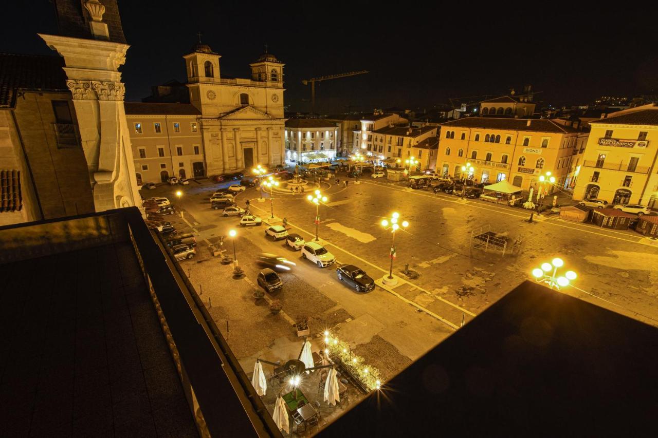 Piazza Del Mercato L'Aquila Eksteriør billede